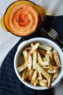 Yuca con hummus cremoso de piquillos